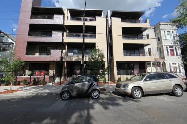 $3,800 | 1829 North California Avenue, Unit 3, Chicago, IL 60647