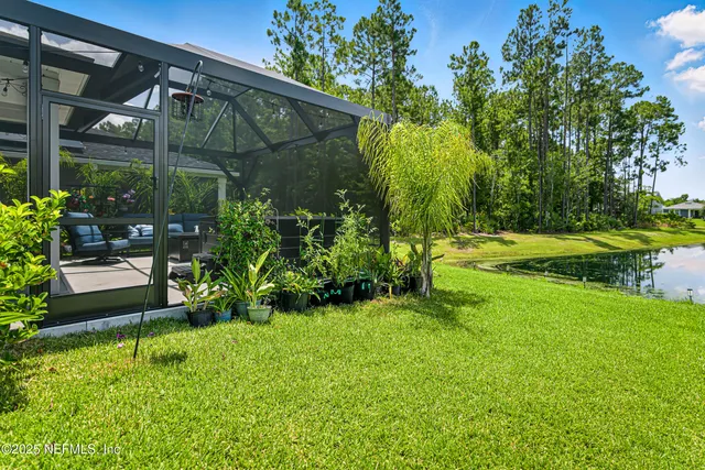 a view of a yard in front of house