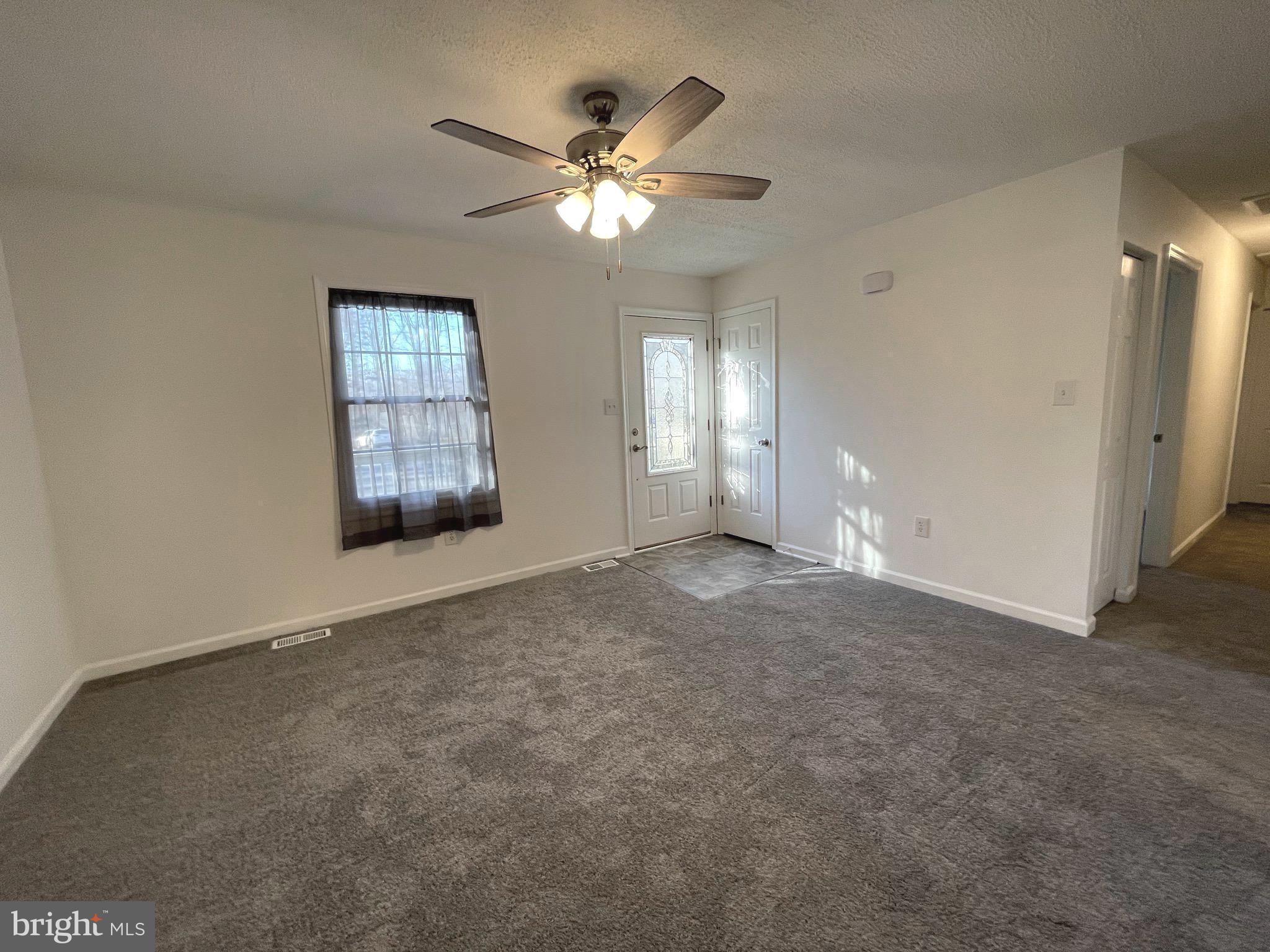 604 Tacketts Mill Road Stafford, VA 22556 - Photo 10 of 41 Living Room