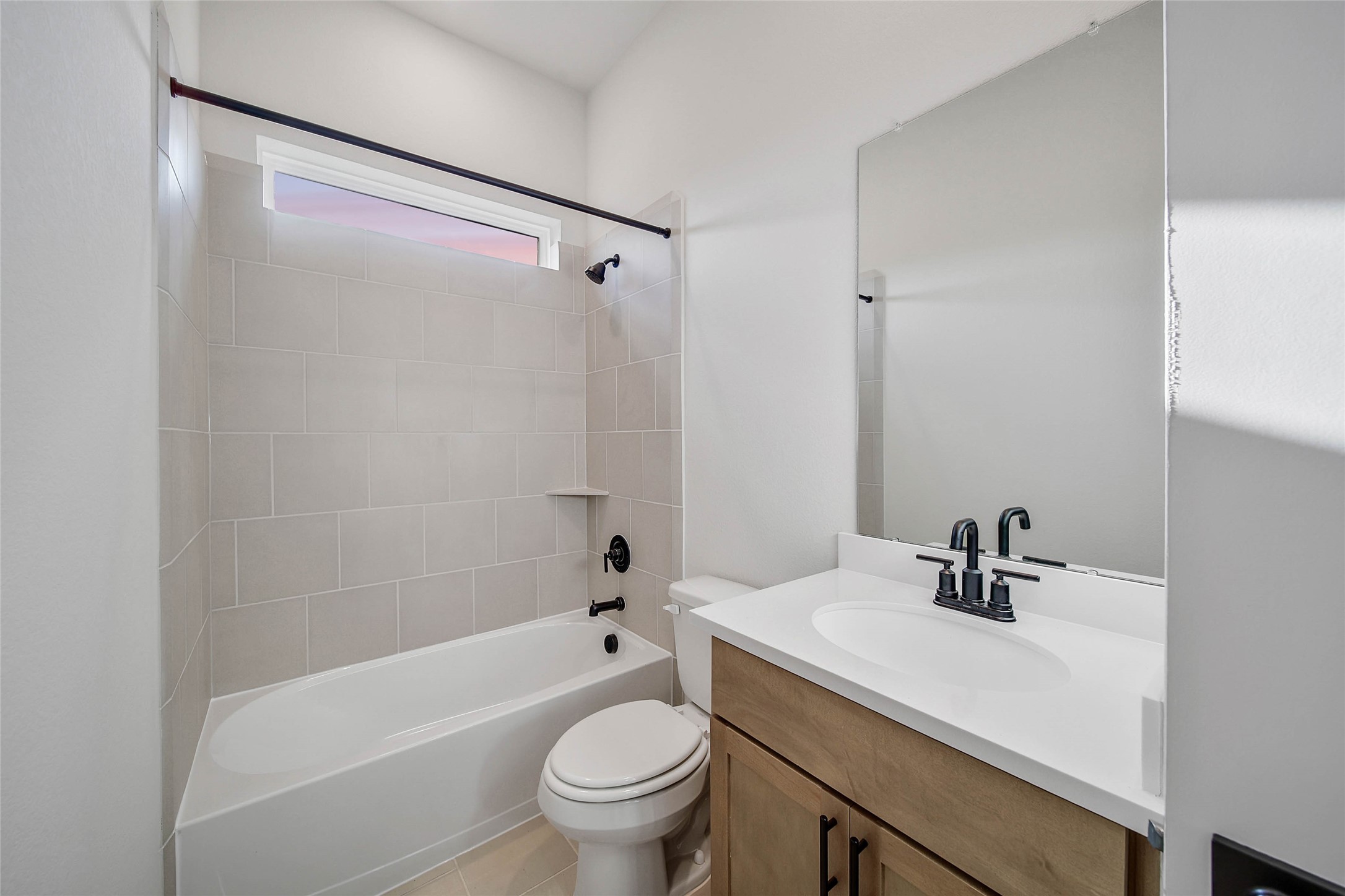 4519 Magnolia Bend Drive Rosharon, TX 77583 - Photo 30 of 48 a bathroom with a sink a toilet and a bathtub