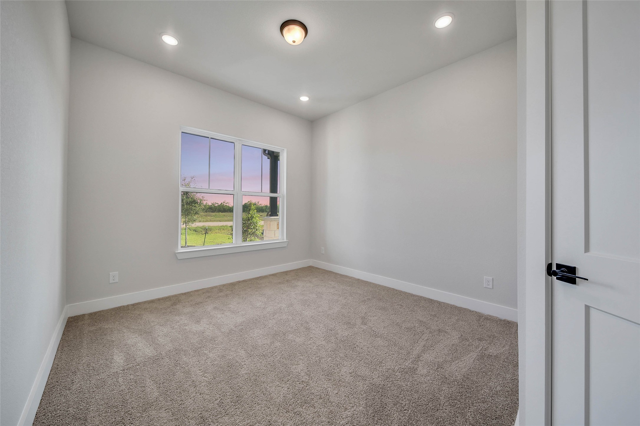 4519 Magnolia Bend Drive Rosharon, TX 77583 - Photo 33 of 48 an empty room with windows