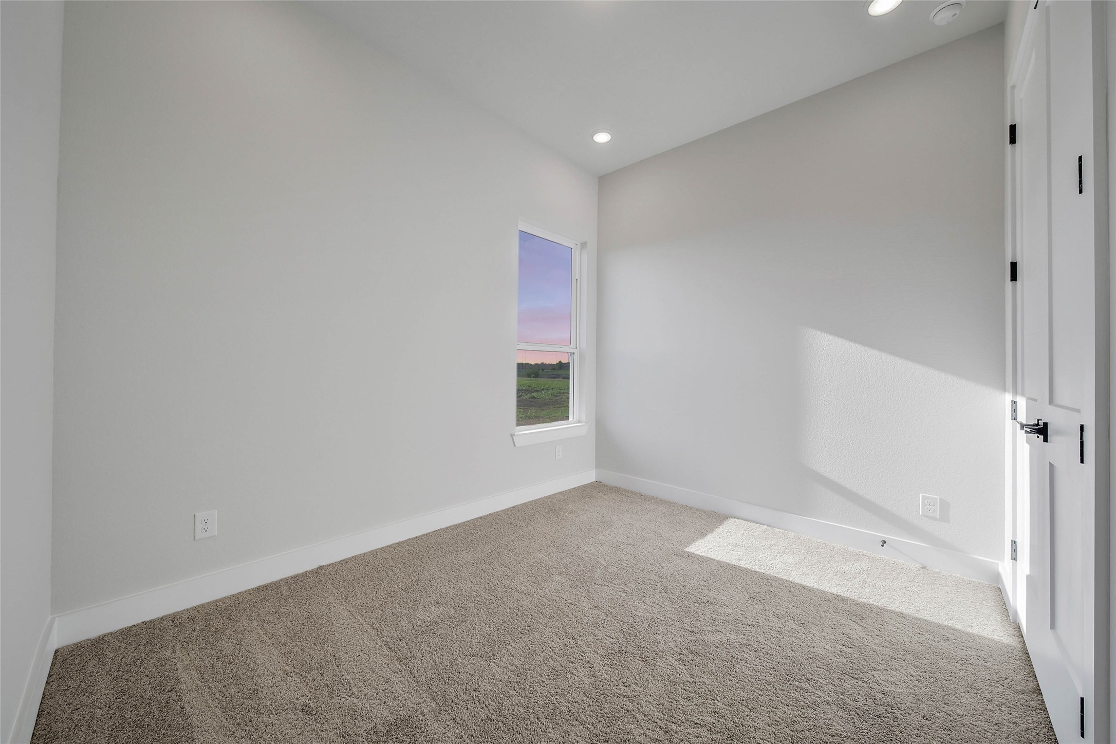 4519 Magnolia Bend Drive Rosharon, TX 77583 - Photo 36 of 48 an empty room with a window