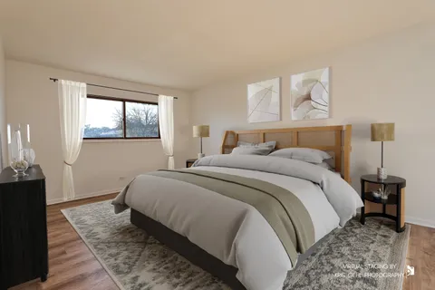 $240,000 | 34026 North White Oak Lane, Gurnee, IL 60031