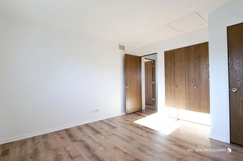 $240,000 | 34026 North White Oak Lane, Gurnee, IL 60031