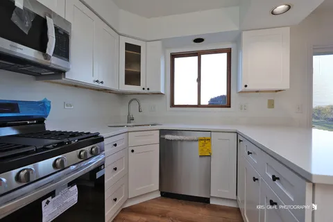 $240,000 | 34026 North White Oak Lane, Gurnee, IL 60031