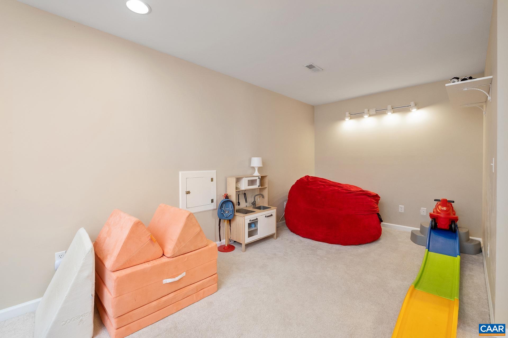 3 Powhatan Road Palmyra, VA 22963 - Photo 34 of 42 a bedroom with a bed and a couch