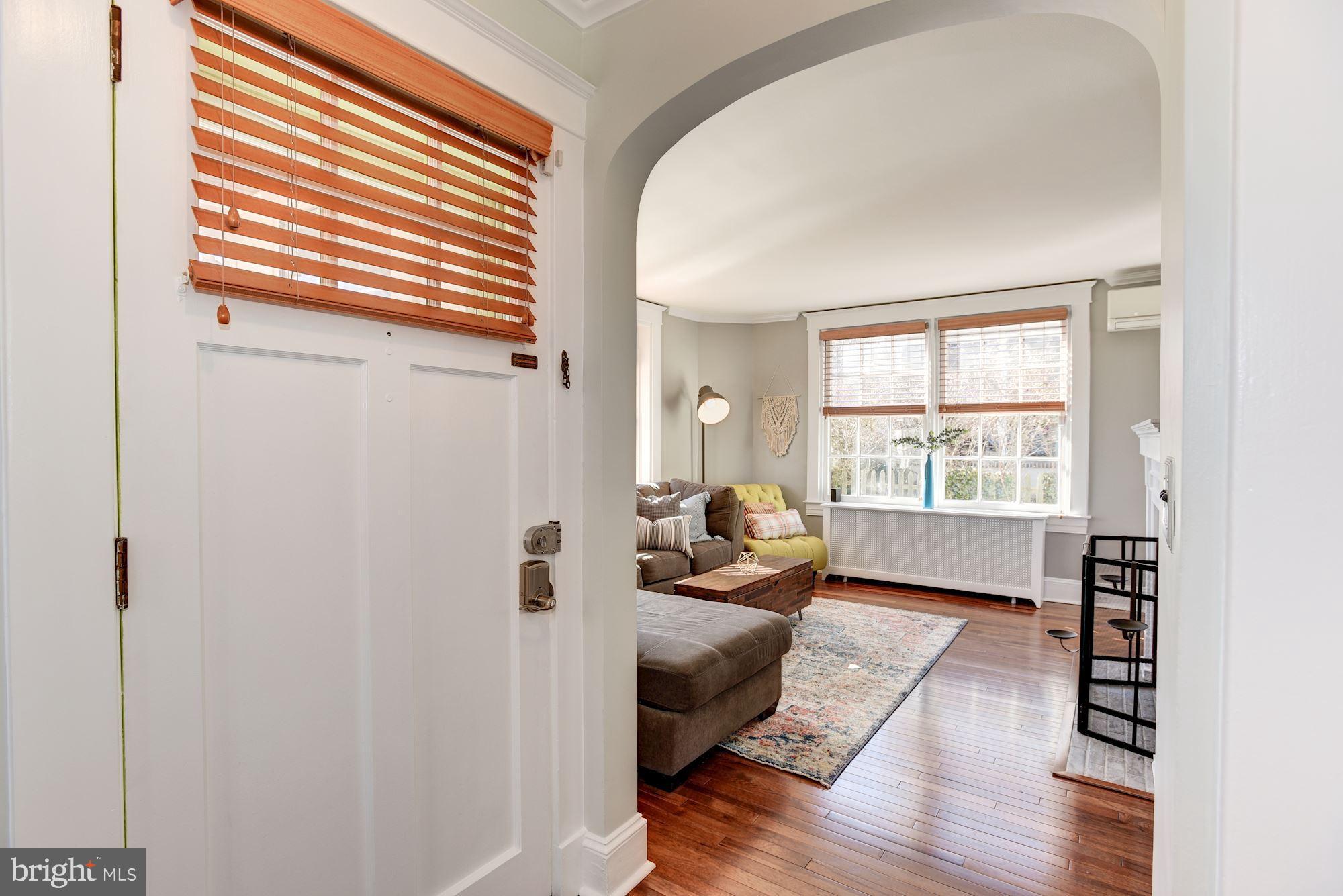 4212 Kensington Road Baltimore, MD 21229 - Photo 2 of 34 Foyer | Living Room