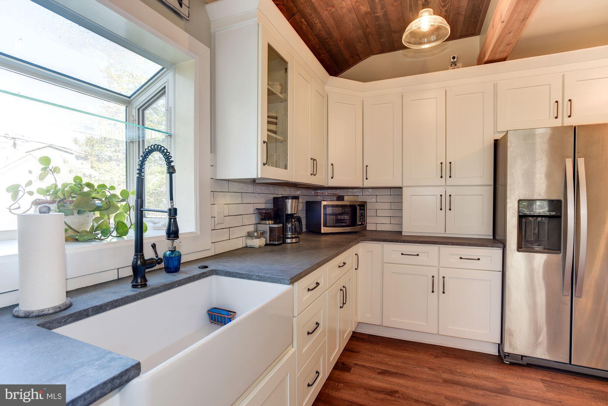 4212 Kensington Road Baltimore, MD 21229 - Photo 11 of 34 Gourmet Kitchen