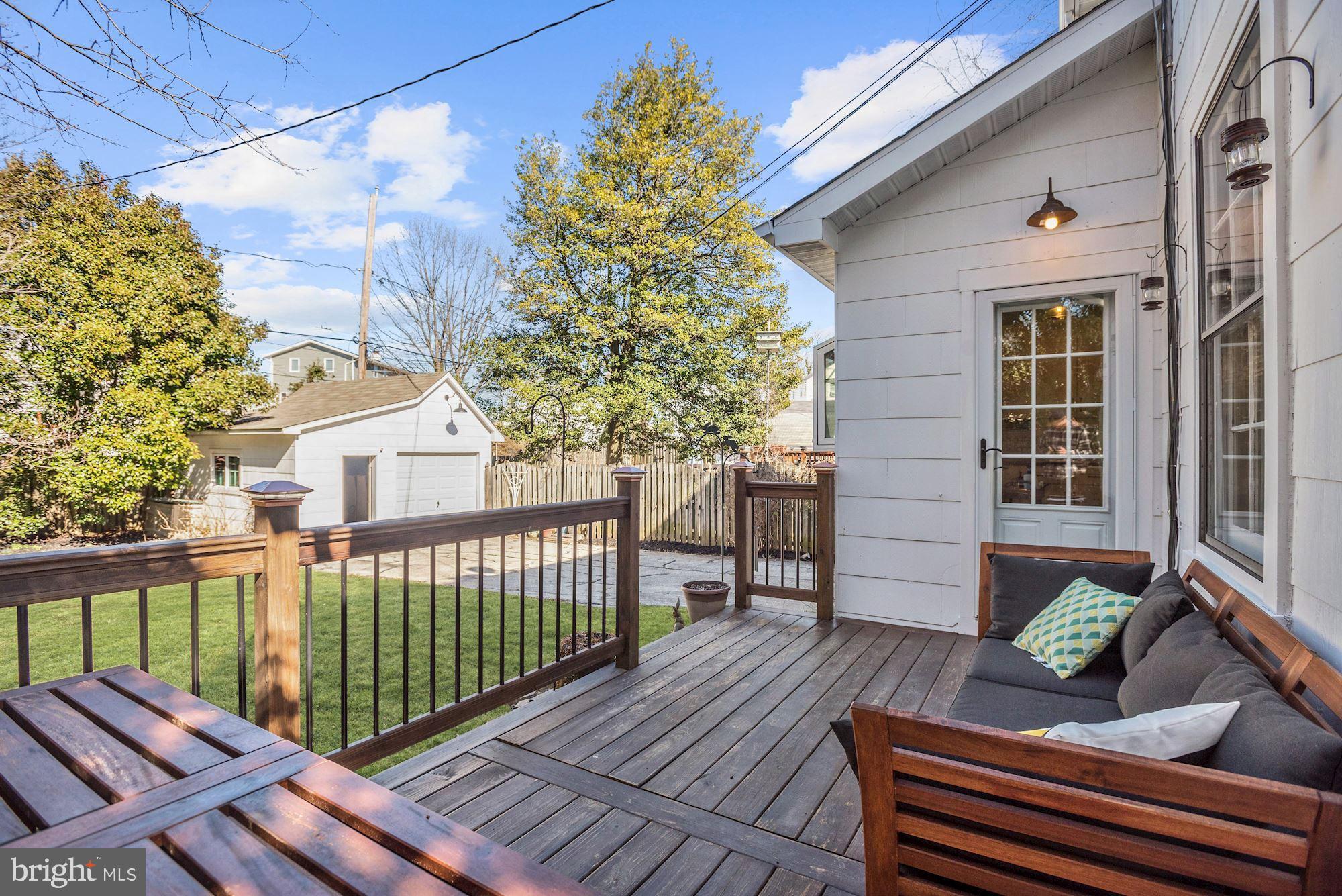 4212 Kensington Road Baltimore, MD 21229 - Photo 24 of 34 Deck