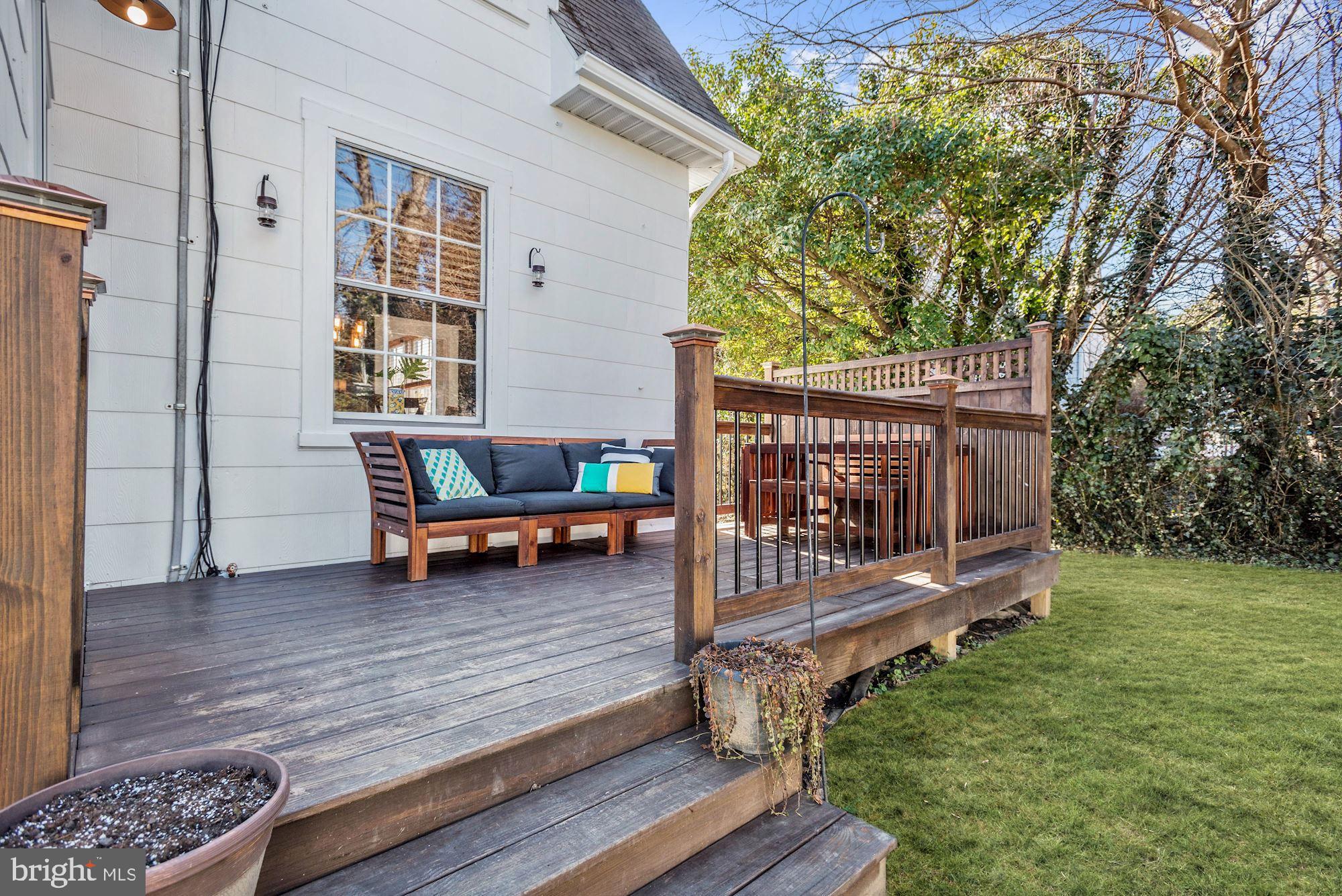 4212 Kensington Road Baltimore, MD 21229 - Photo 26 of 34 Deck