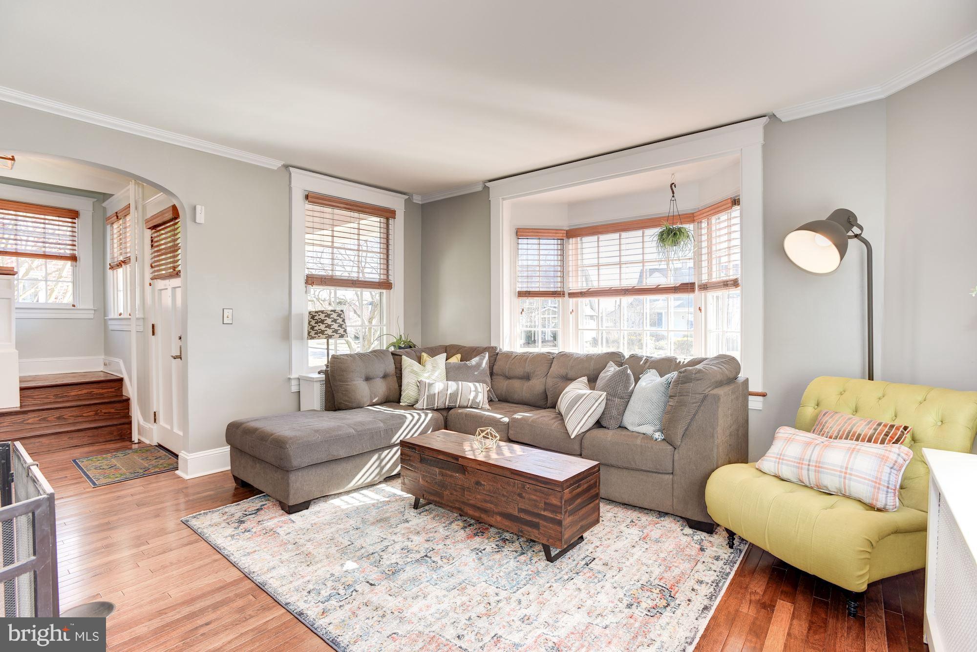 4212 Kensington Road Baltimore, MD 21229 - Photo 4 of 34 Living Room