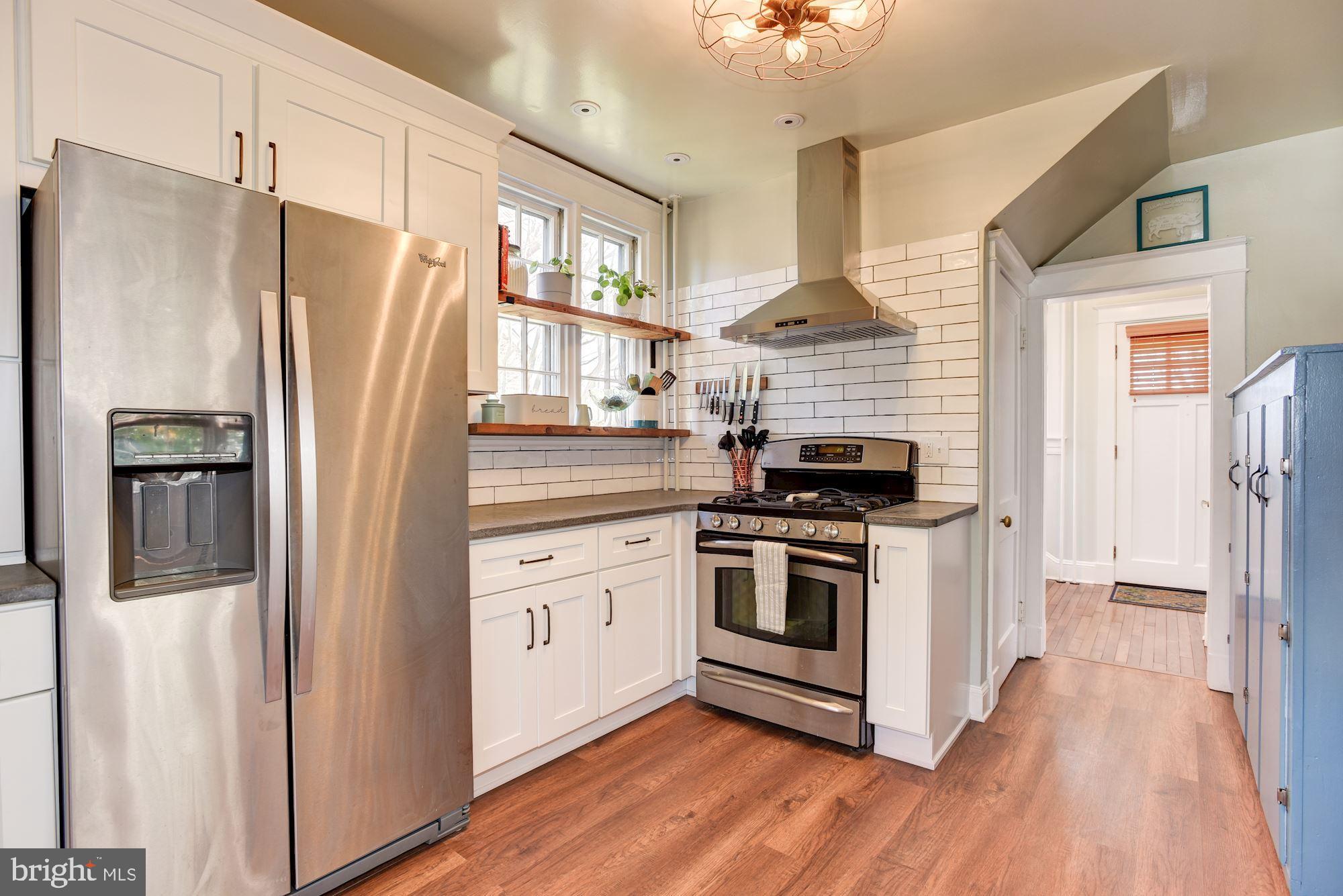 4212 Kensington Road Baltimore, MD 21229 - Photo 7 of 34 Gourmet Kitchen