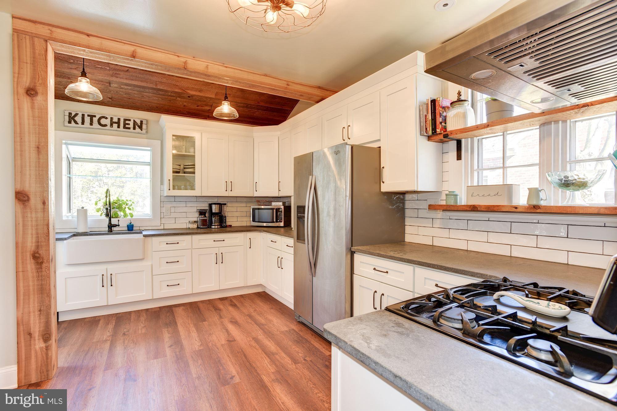 4212 Kensington Road Baltimore, MD 21229 - Photo 8 of 34 Gourmet Kitchen