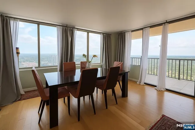 $709,000 | 300 Winston Drive, Unit 2922, Cliffside Park, NJ 07010