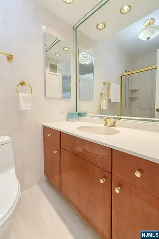 $709,000 | 300 Winston Drive, Unit 2922, Cliffside Park, NJ 07010