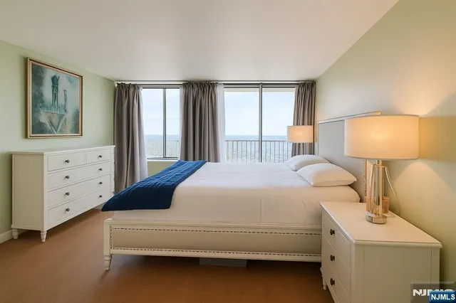 $709,000 | 300 Winston Drive, Unit 2922, Cliffside Park, NJ 07010