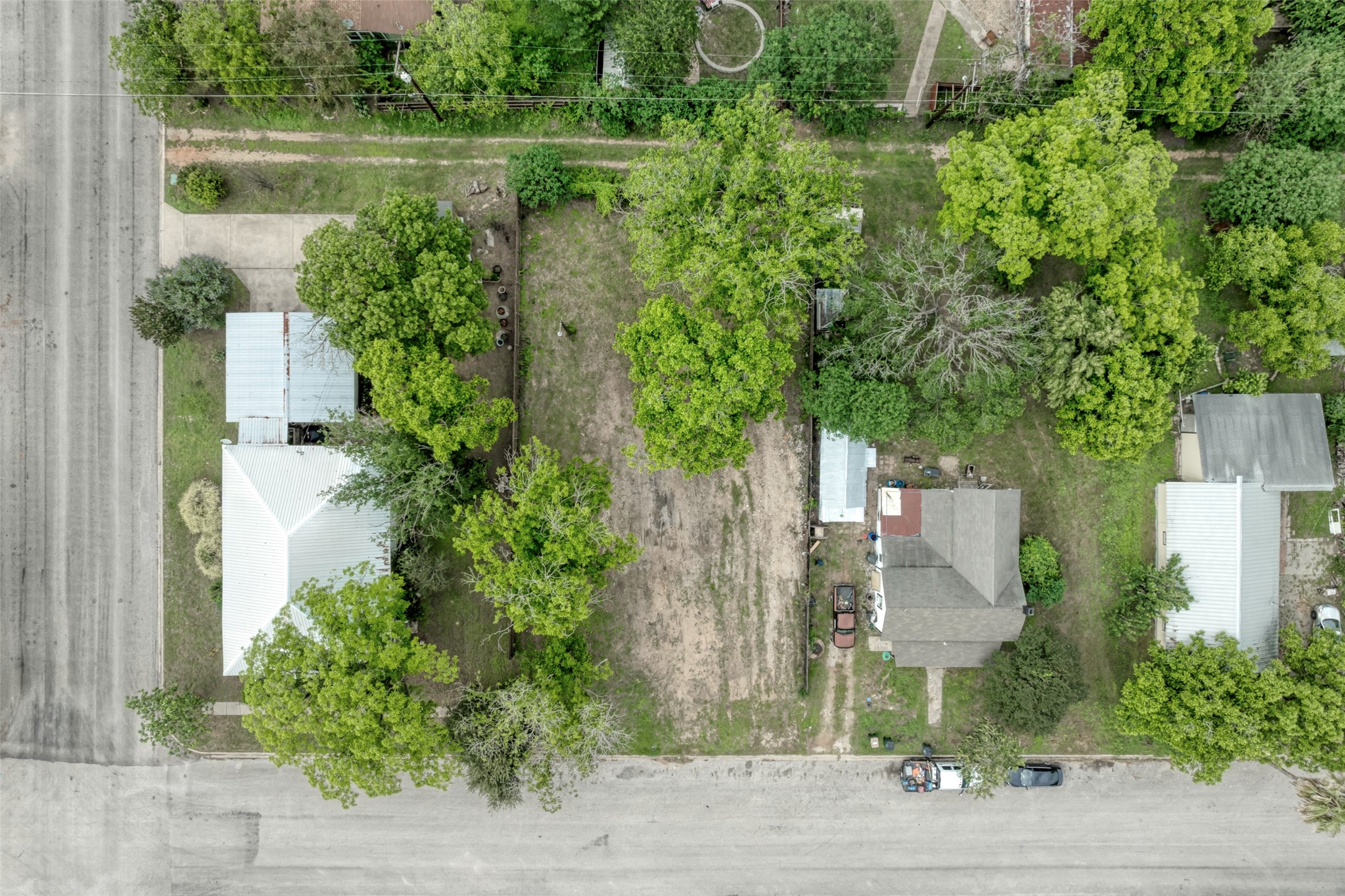 809 East Fannin Street Luling, TX 78648 - Photo 14 of 16 a backyard of a house with lots of green space and lake view