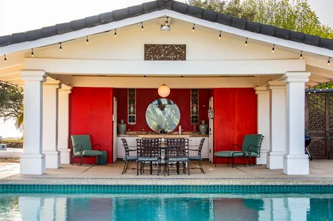 a view of dinning table and chairs in the patio
