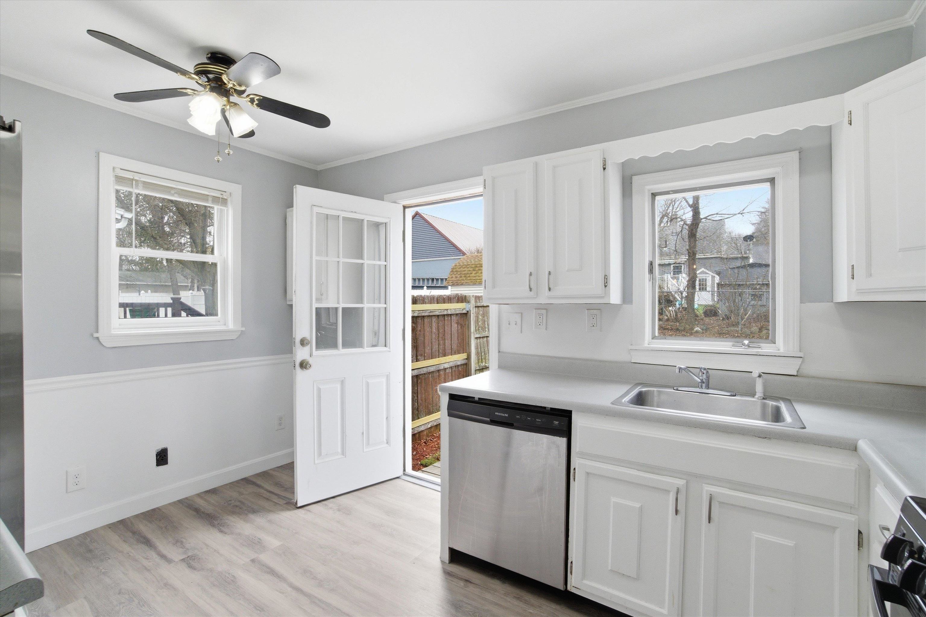 41 Dewey Street Manchester, NH 03103 - Photo 18 of 42