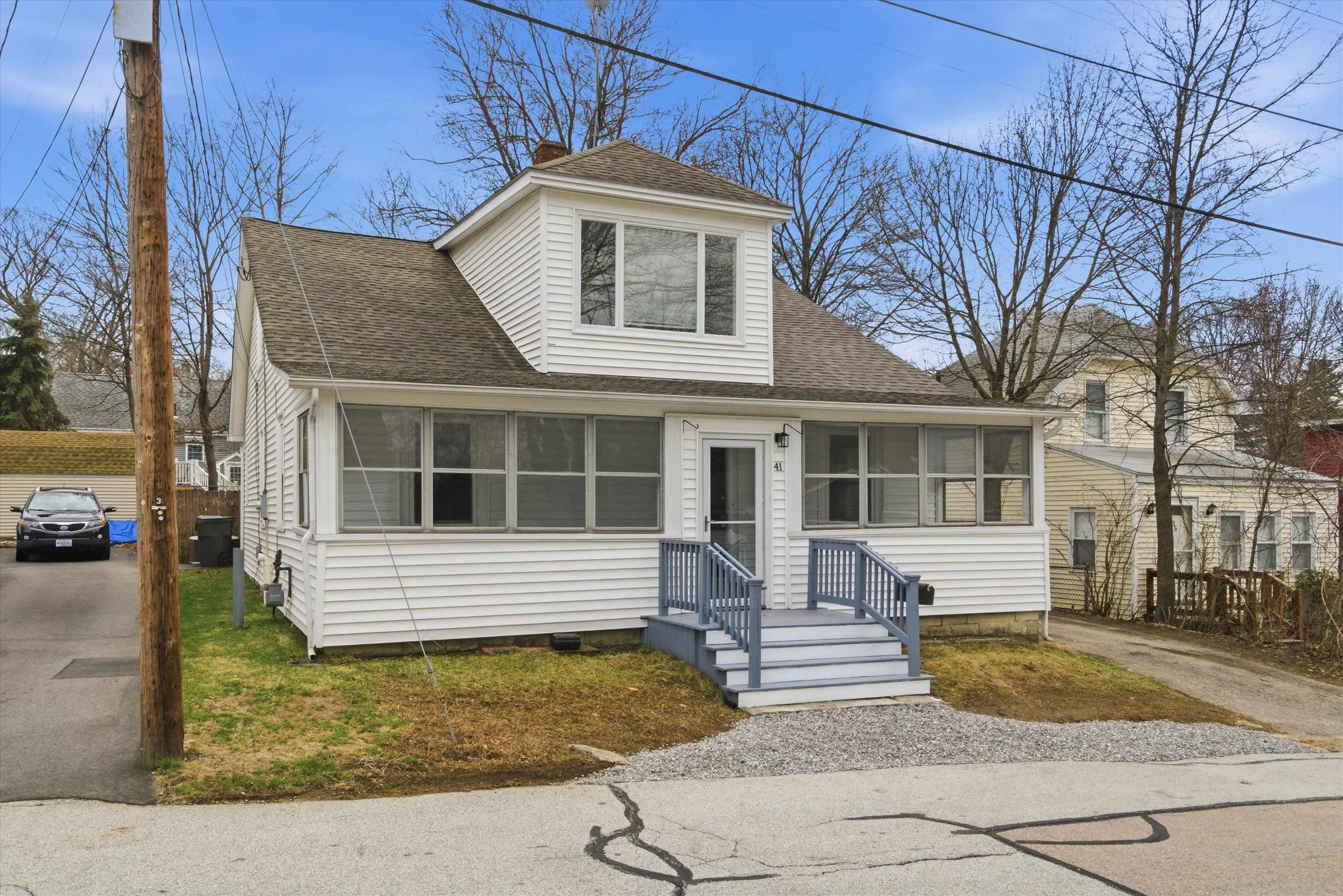 41 Dewey Street Manchester, NH 03103 - Photo 3 of 42