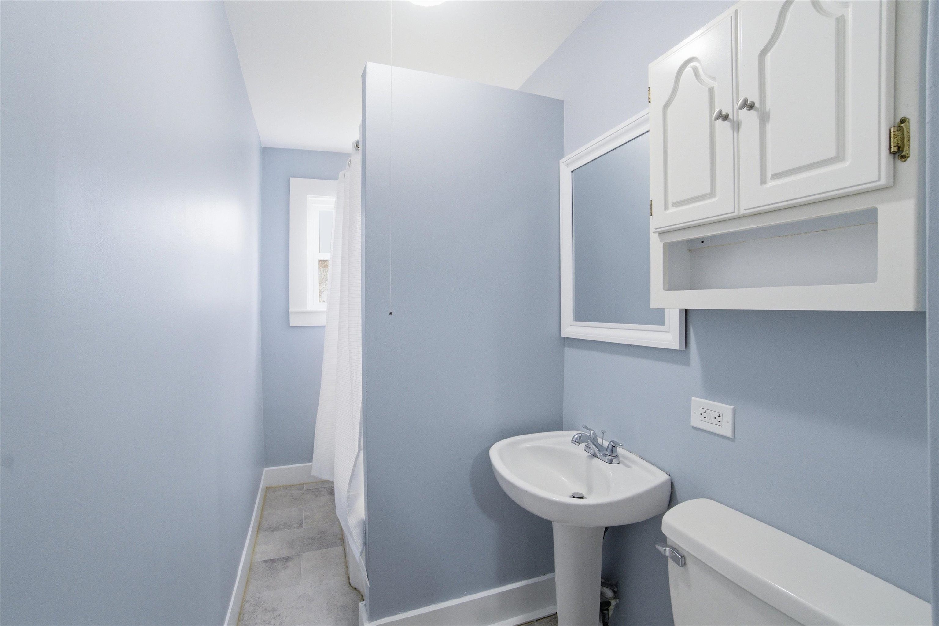 41 Dewey Street Manchester, NH 03103 - Photo 37 of 42