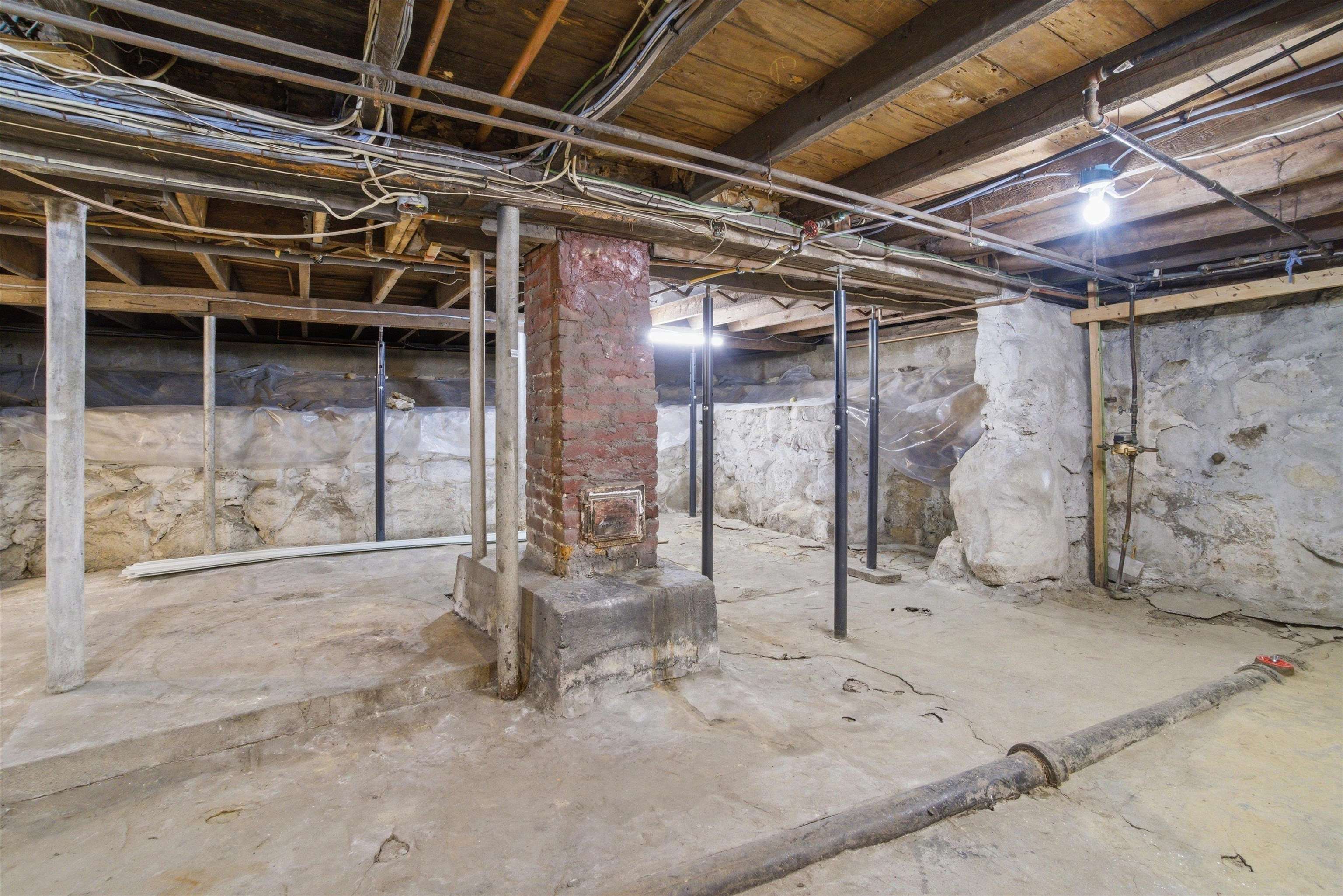 41 Dewey Street Manchester, NH 03103 - Photo 40 of 42