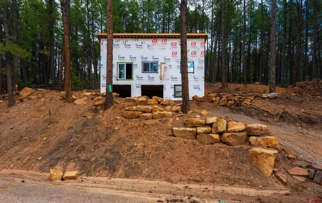a view of a house with backyard of the tree