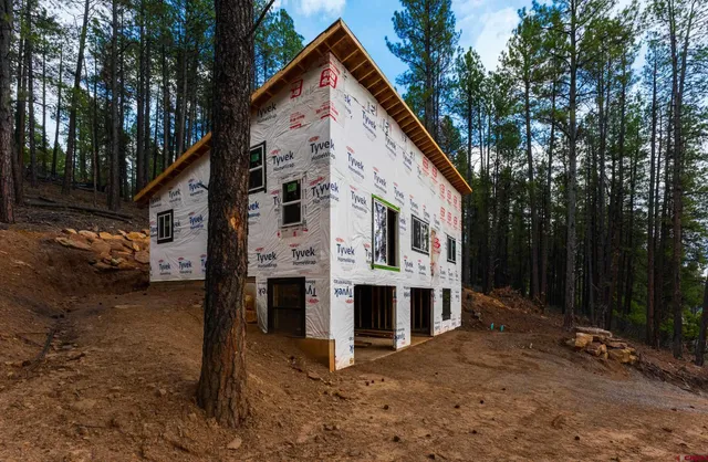 a view of a house with a yard