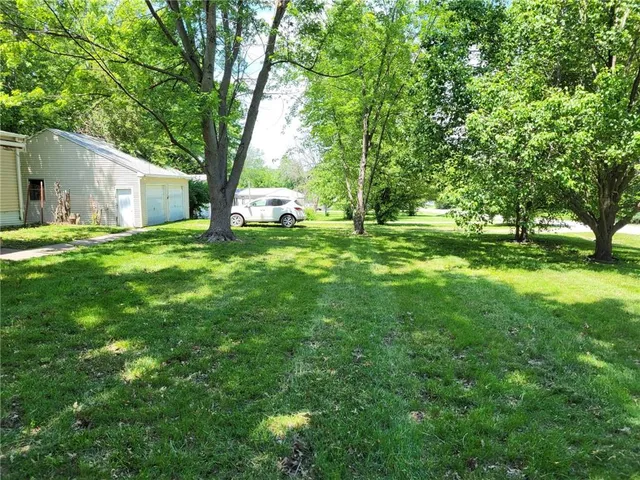 $120,000 | 204 Lyne Avenue, Raymore, MO 64083