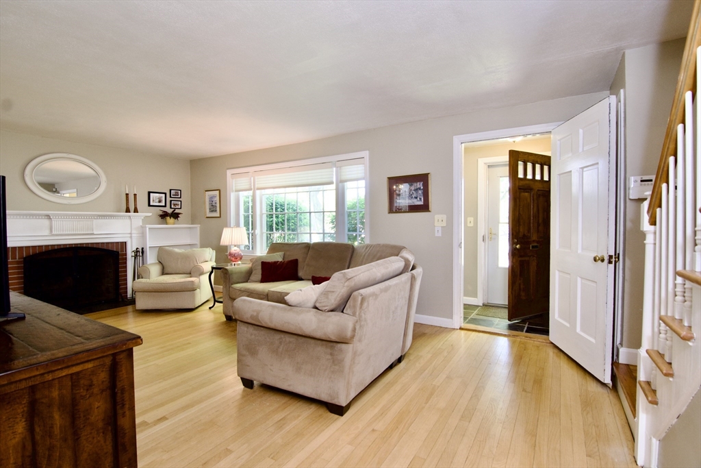 129 Chalmers Street Springfield, MA 01118 - Photo 5 of 42