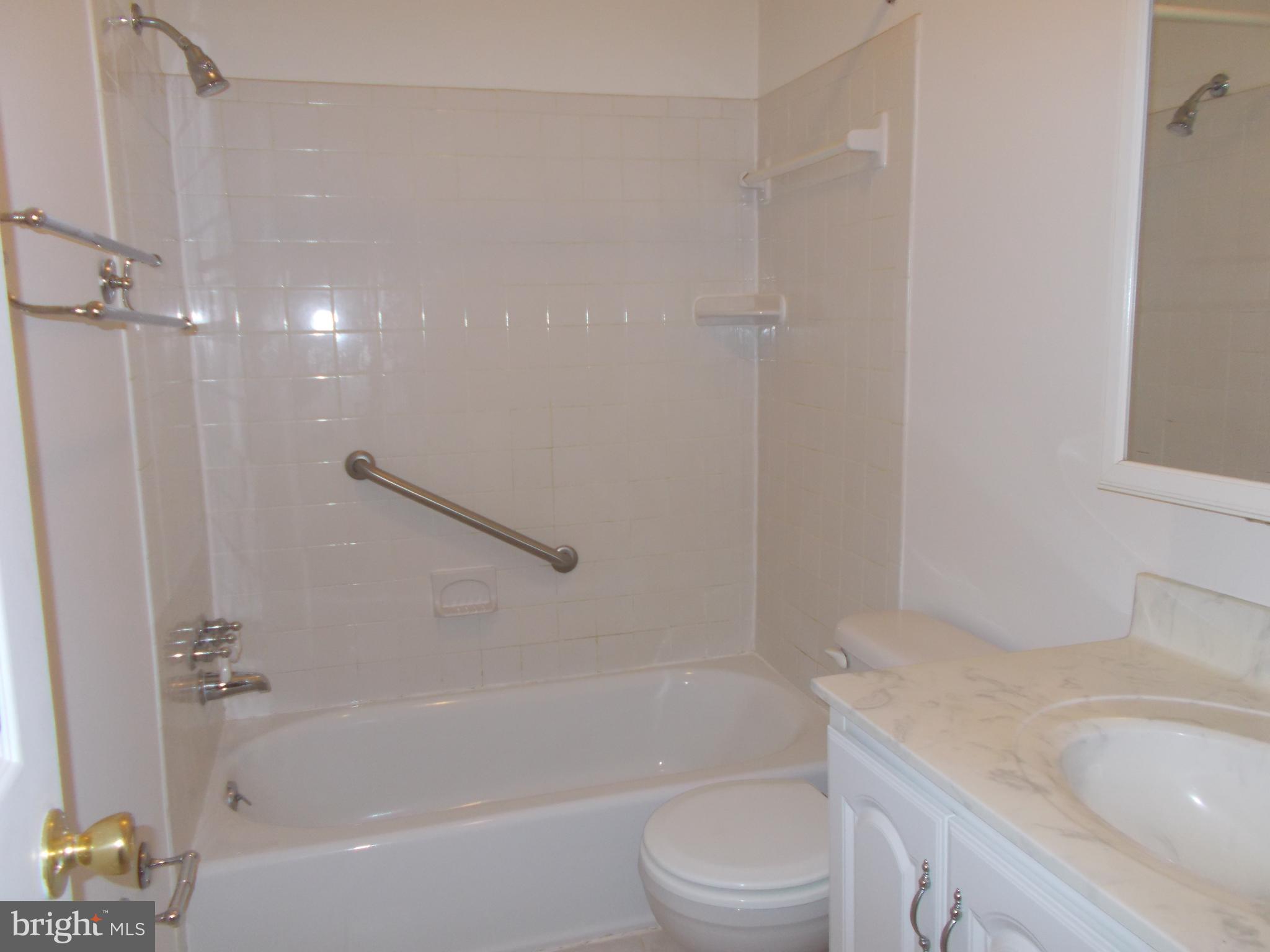 8801 Cameo Square Springfield, VA 22152 - Photo 14 of 19 Bath