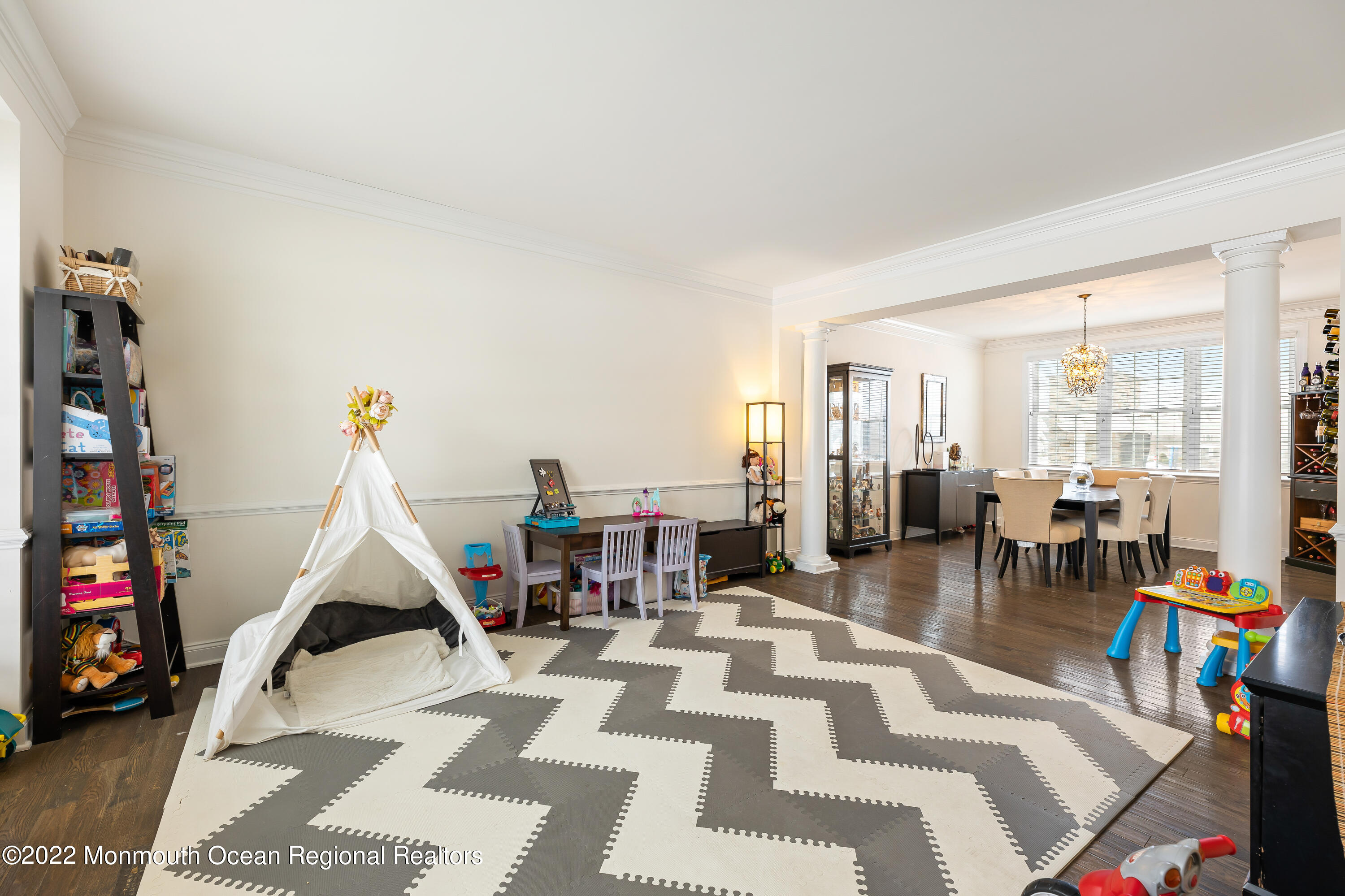 43 Weathervane Circle Cream Ridge, NJ 08514 - Photo 4 of 29 4. Living Room
