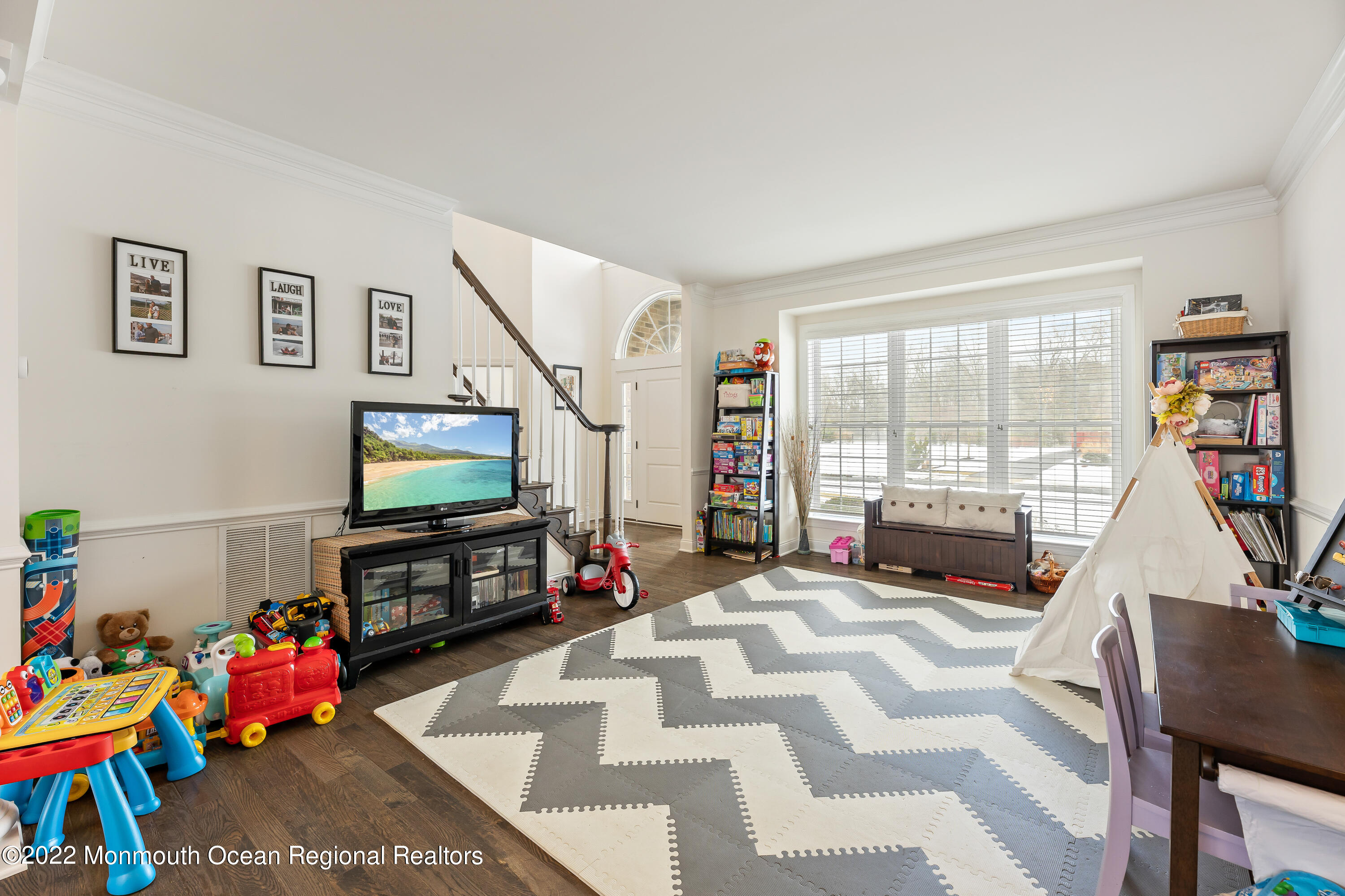 43 Weathervane Circle Cream Ridge, NJ 08514 - Photo 5 of 29 5. Living Room II