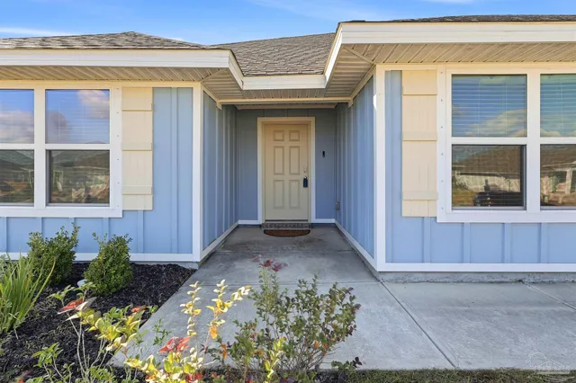 a view of entrance of the house