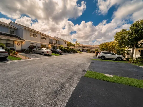 $2,800 | 5337 Jog Lane, Delray Beach, FL 33484