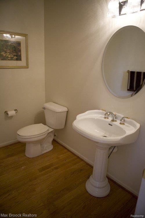 4996 South Ridgeside Circle Ann Arbor, MI 48105 - Photo 13 of 23 half bath