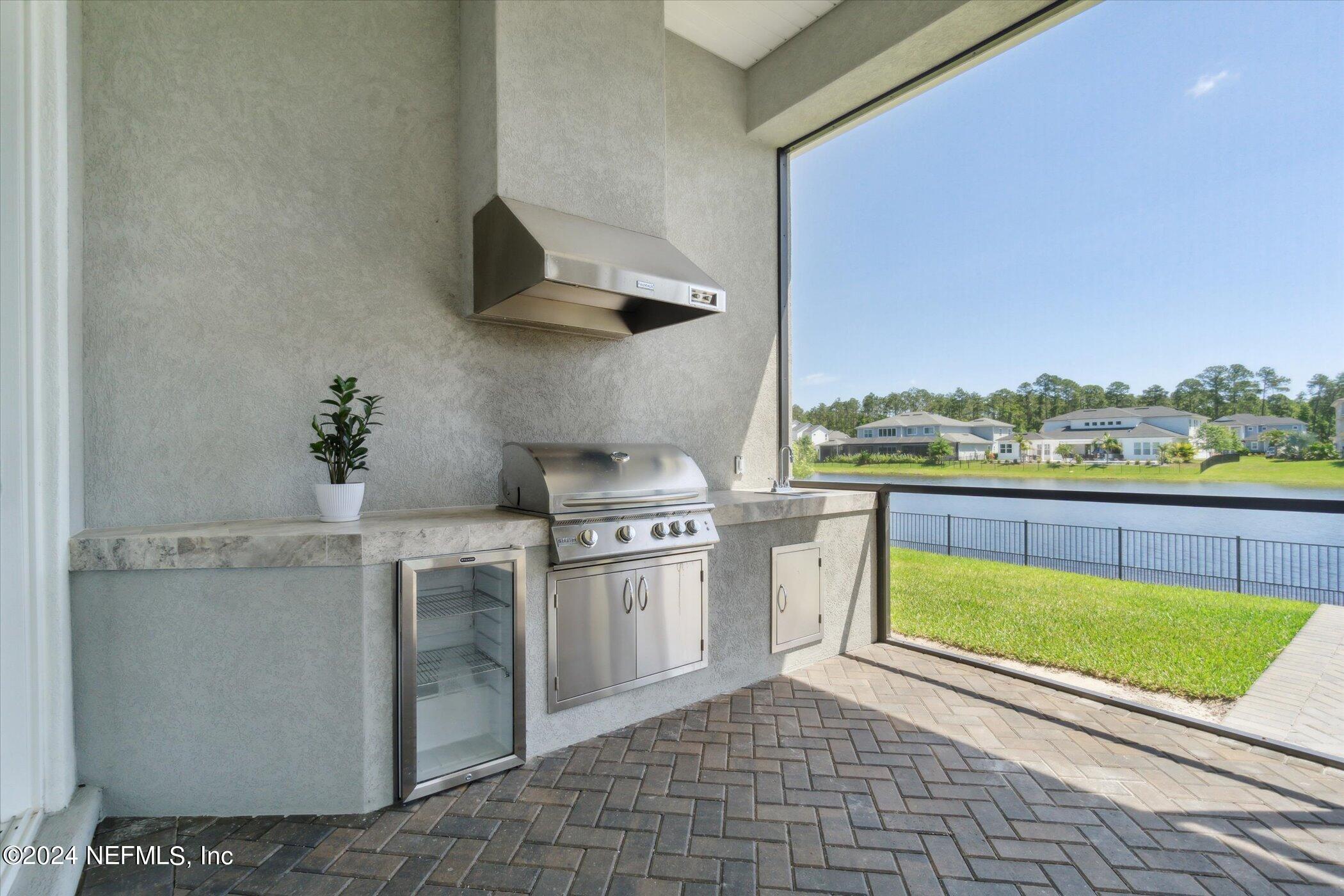 522 Old Bluff Drive Ponte Vedra, FL 32081 - Photo 57 of 93 a kitchen with a stove a sink and a refrigerator