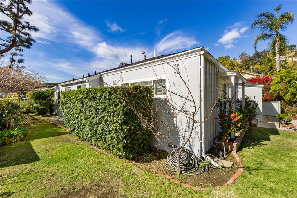 707 Luring Drive Glendale, CA 91206 - Photo 18 of 25 a view of a garage
