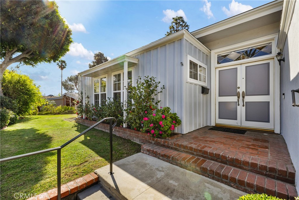 707 Luring Drive Glendale, CA 91206 - Photo 3 of 25 a front view of a house with garden