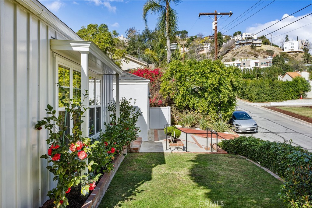 707 Luring Drive Glendale, CA 91206 - Photo 4 of 25 a view of a house with a backyard and garden