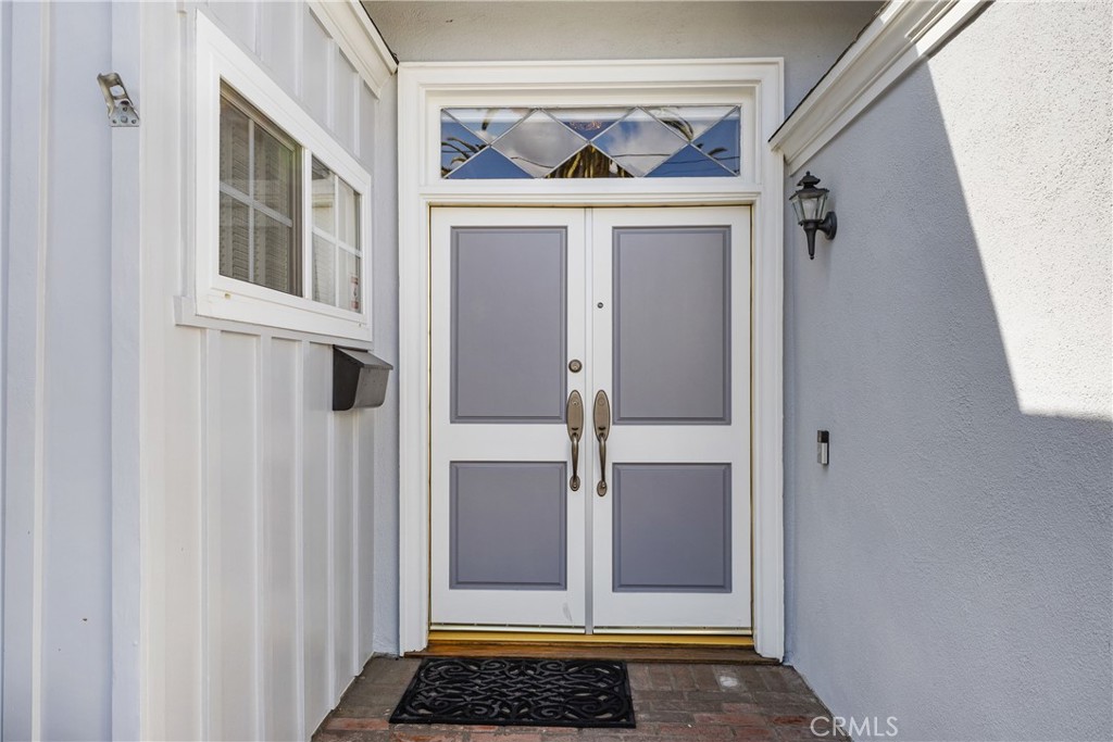 707 Luring Drive Glendale, CA 91206 - Photo 5 of 25 a view of front door