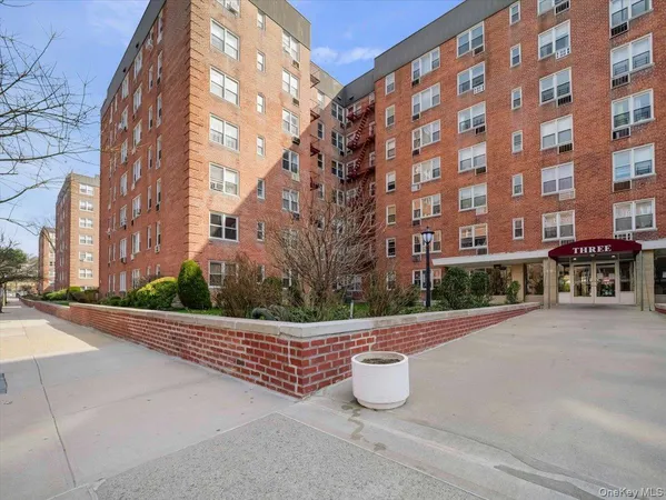 $197,000 | 3 Sadore Lane, Unit 4P, Yonkers, NY 10710
