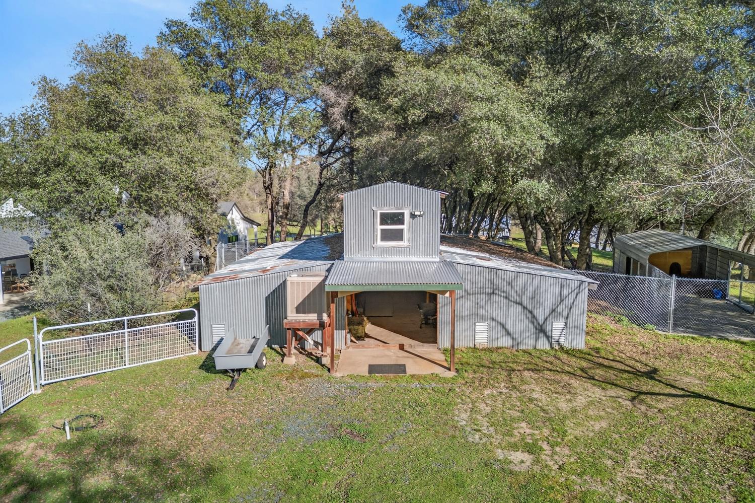 3000 Spring Hill Road Somerset, CA 95684 - Photo 43 of 94 a view of a patio with table and chairs and wooden fence