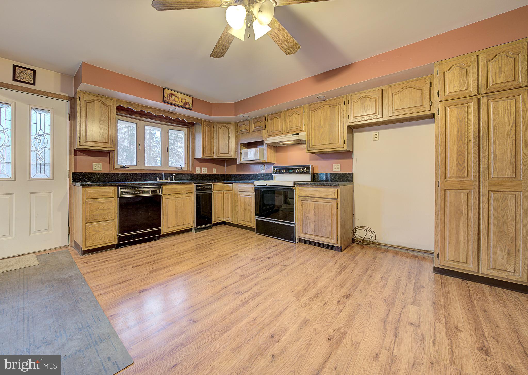 51 Grasspond Road Levittown, PA 19057 - Photo 4 of 22 Kitchen