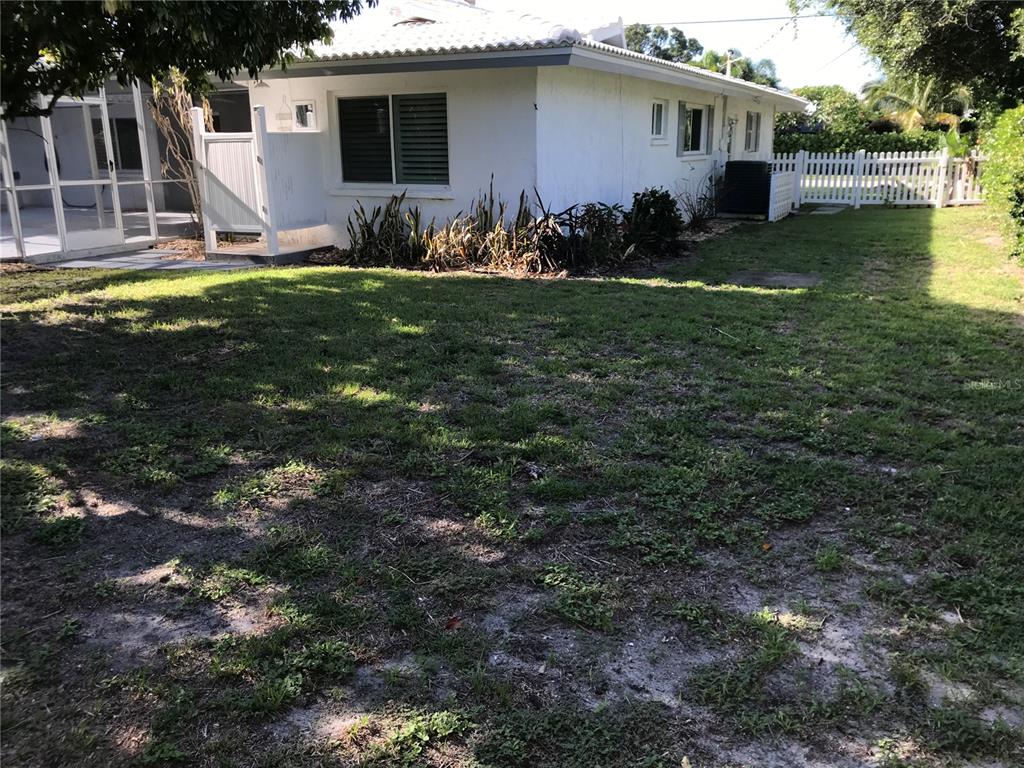 7806 17th Avenue Northwest Bradenton, FL 34209 - Photo 32 of 33 a view of a house with a yard