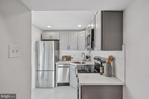 $525,000 | 2432 Madison Square, Philadelphia, PA 19146