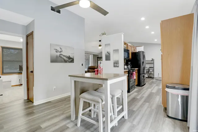 $260,000 | 10100 Hillview Drive, Evansville, IN 47720