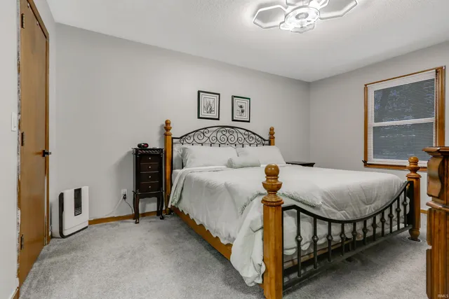 $260,000 | 10100 Hillview Drive, Evansville, IN 47720