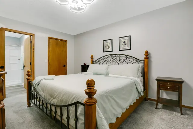 $260,000 | 10100 Hillview Drive, Evansville, IN 47720