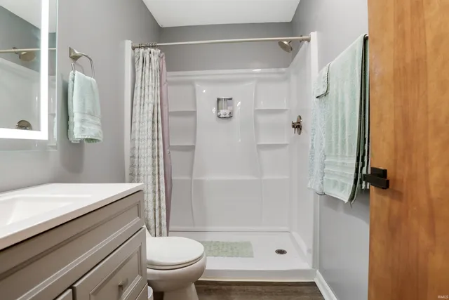 $260,000 | 10100 Hillview Drive, Evansville, IN 47720